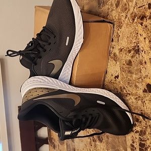 Almost new size 11 Nikes****